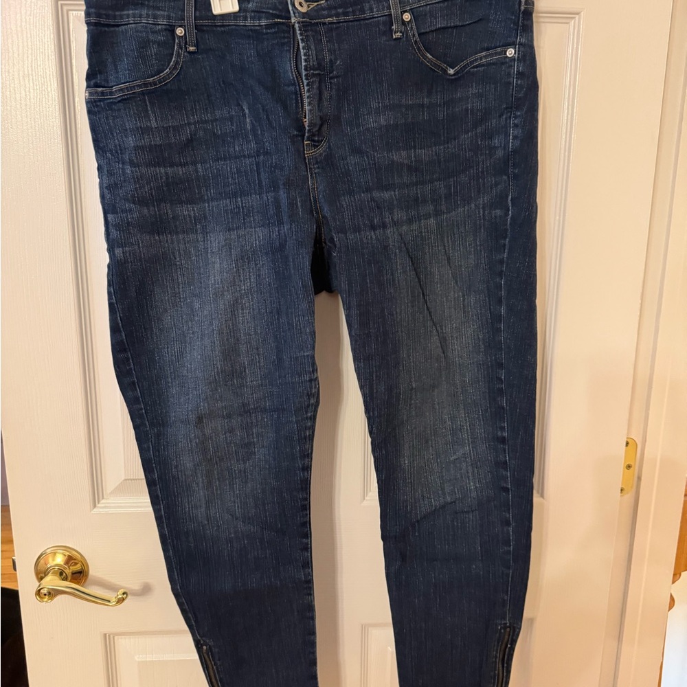 Levi's Blue Skinny Jeans with Classic Denim Style